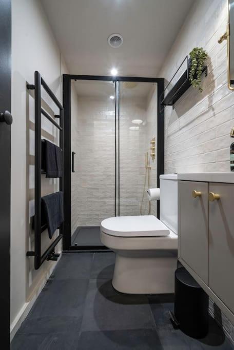 Chic Cotswold Tiny Home - Oddity House Blockley Exterior photo