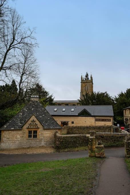 Chic Cotswold Tiny Home - Oddity House Blockley Exterior photo
